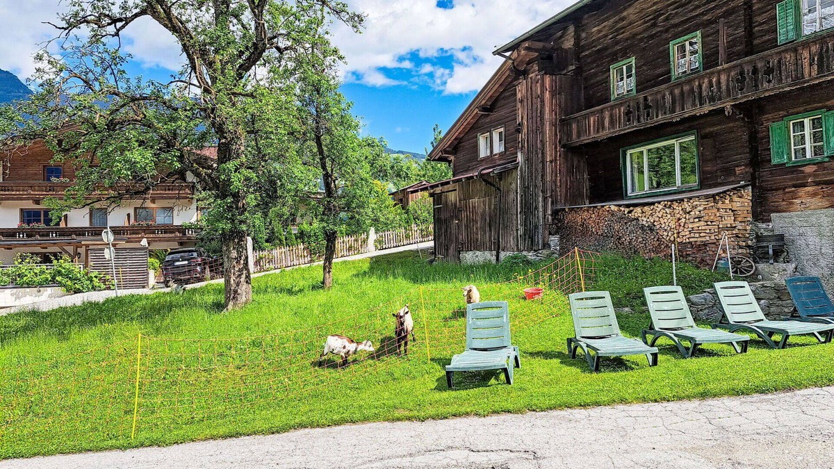 Ramsau im Zillertal Villa | Stunning villa for 8 guests with WIFI, TV, balcony and pets allowed