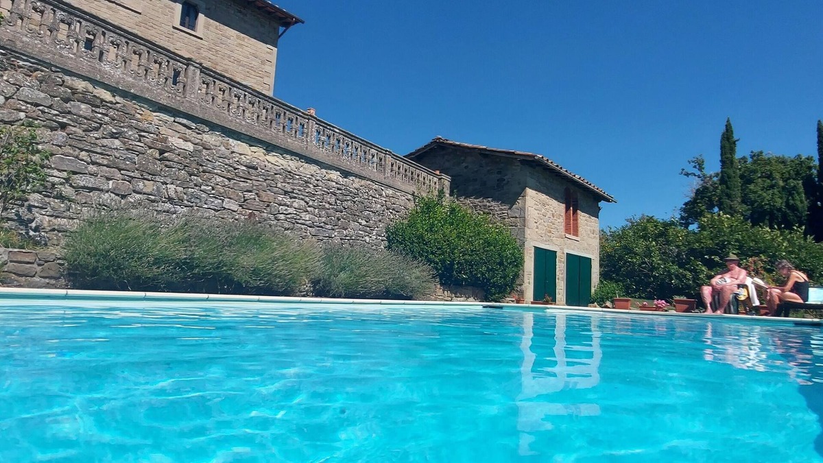 Caprese Michelangelo Villa | Stunning Villa with Private Pool In Beautiful Location, sleeps up to 8 people