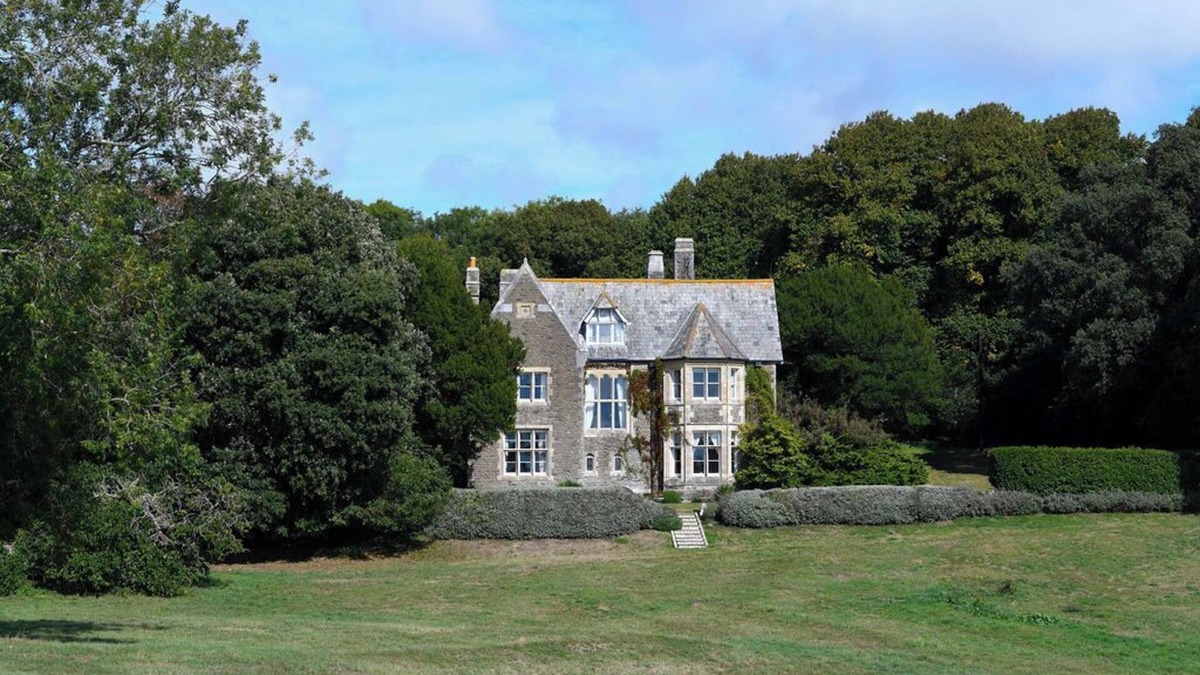 Bincombe House | Stunning Victorian house with views over the Jurassic Coast and Portland.