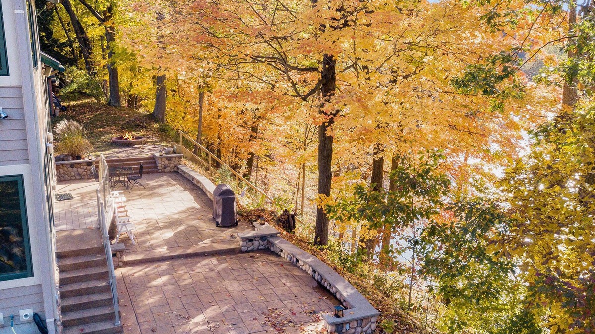 Alto House | Stunning View Beautiful Home on the Thornapple River