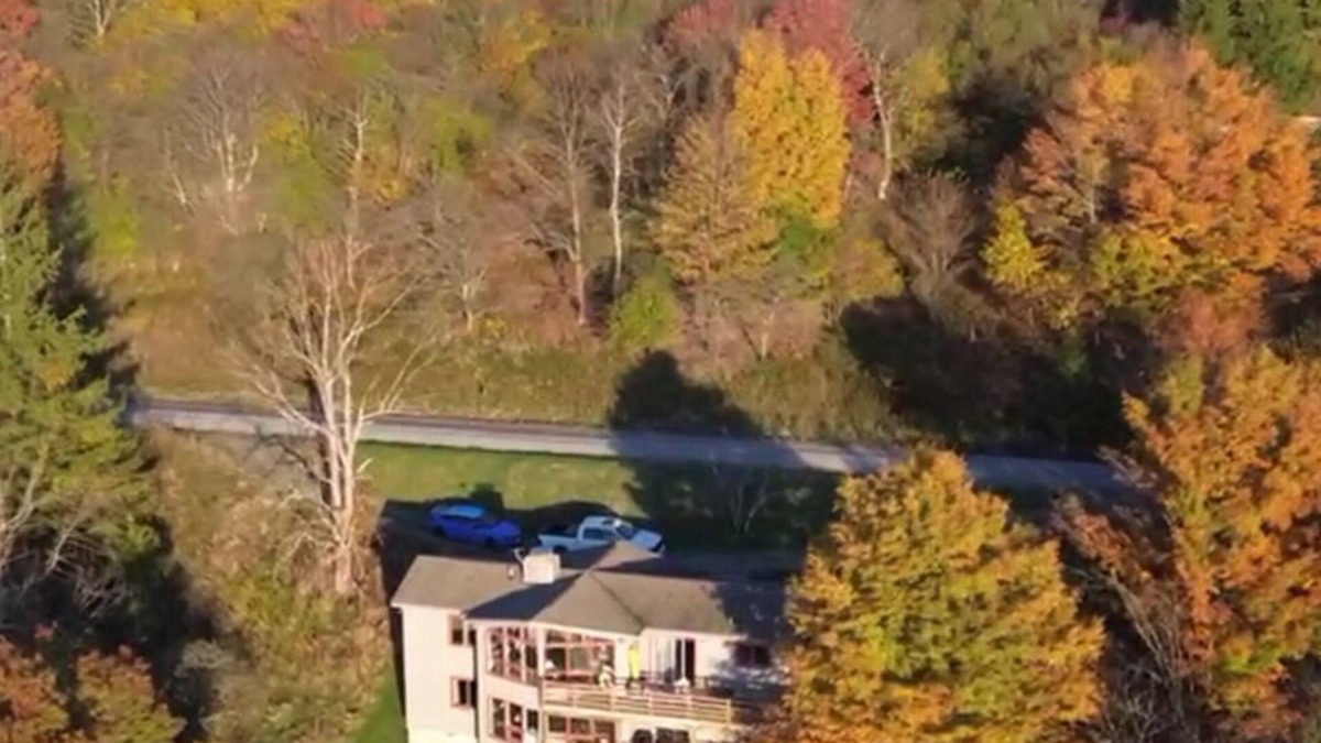 Old Timberline House | STUNNING VIEW on top of Timberline, Walks to DollySod, Lake Access, Hot Tub COZY