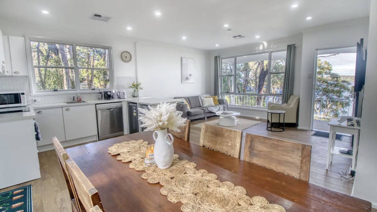 Wangi Wangi House | Stunning View Over Lake Macquarie : Lakeside House