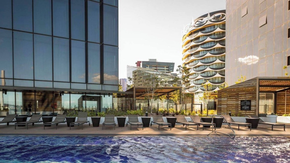 Docklands Apartment | Stunning View & Prime Location!