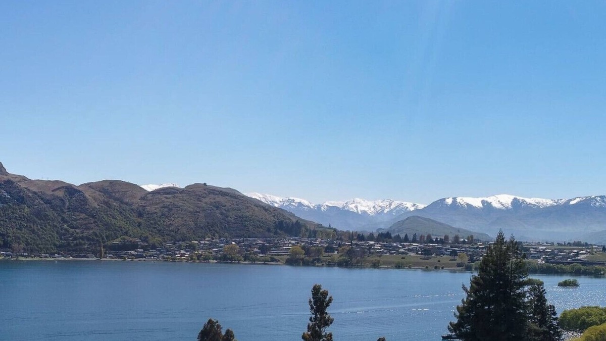 Kelvin Heights Cottage | Stunning views - 2 bedroom cottage