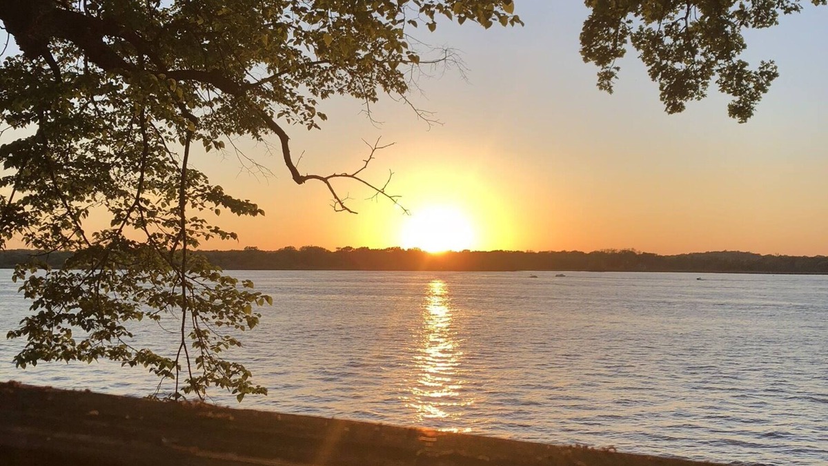 Fox Lake House | Stunning views and amazing sunsets at the lake!