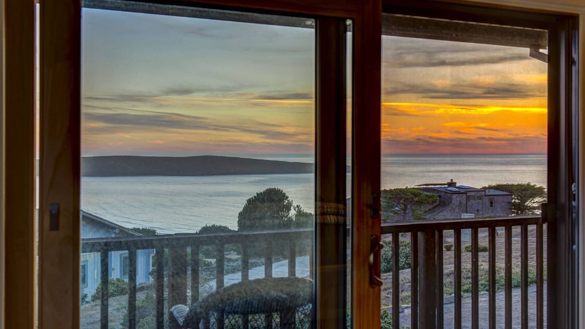 Dillon Beach House | Stunning Views and Walk to the Beach!