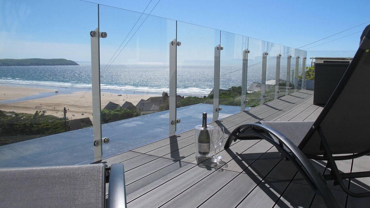 Woolacombe Apartment | Stunning views from large balcony and modern beautiful contemporary apartment