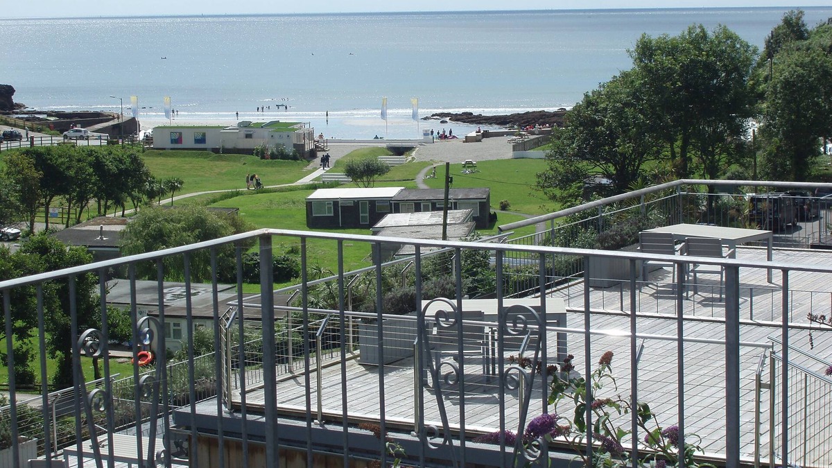 Looe Villa | Stunning Views from this lovely holiday home