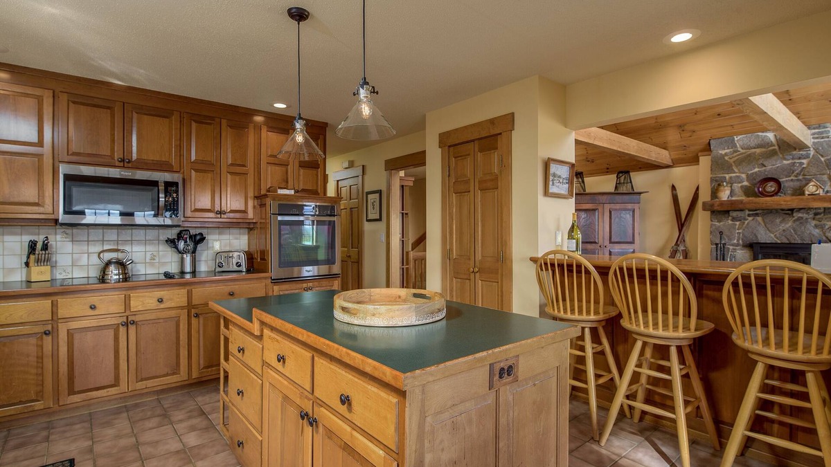 Ludlow Cabin | Stunning Views in Ludlow Vermont Minutes to Okemo Resort