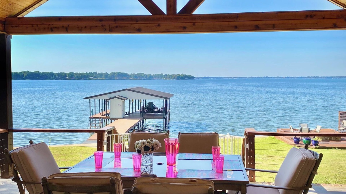 Cedar Creek Reservoir House | Stunning Views - Infinity Firepit Deck - Dock