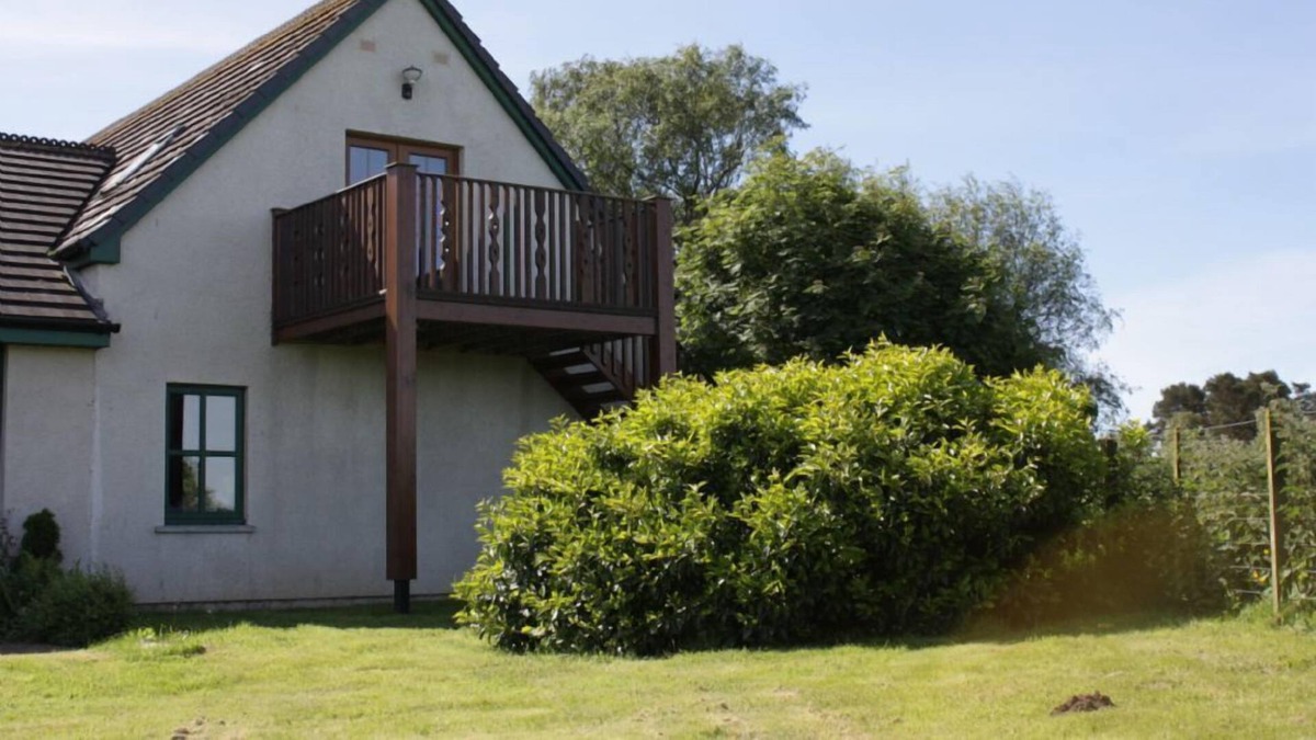 Conon Bridge Apartment | Stunning views of Ben Wyvis, not far from Dingwall & Inverness.