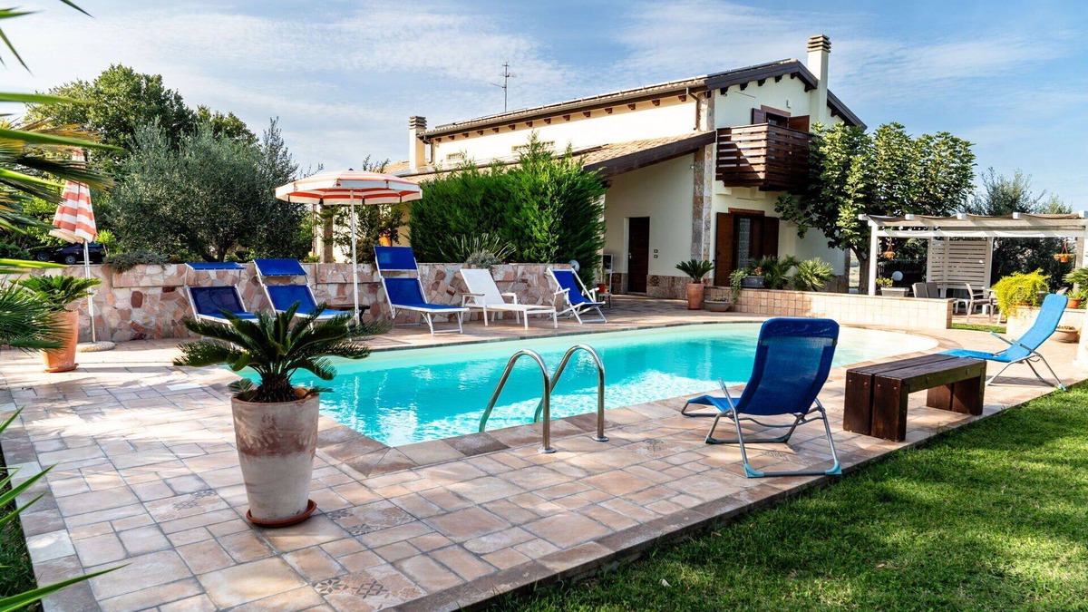 Citta Sant'Angelo House | Stunning villa for 5 people with A/C, pool, WIFI, TV and patio