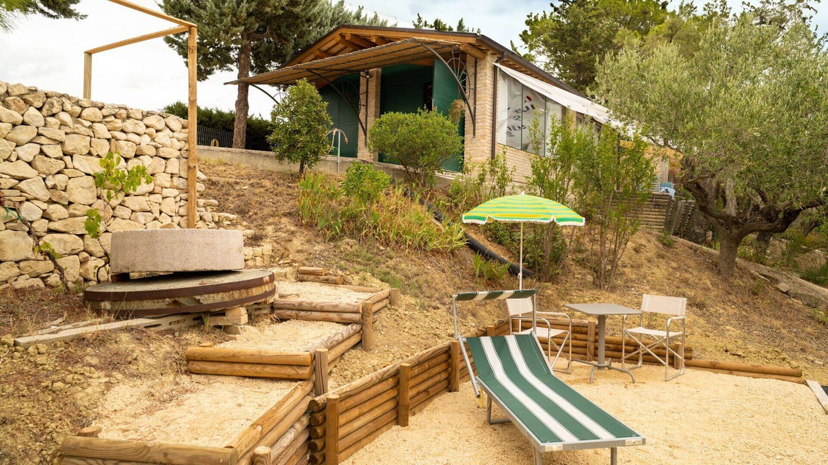 Citta Sant'Angelo Villa | Stunning villa for 4 guests with hot tub, A/C, WIFI, patio, pets allowed and panoramic view