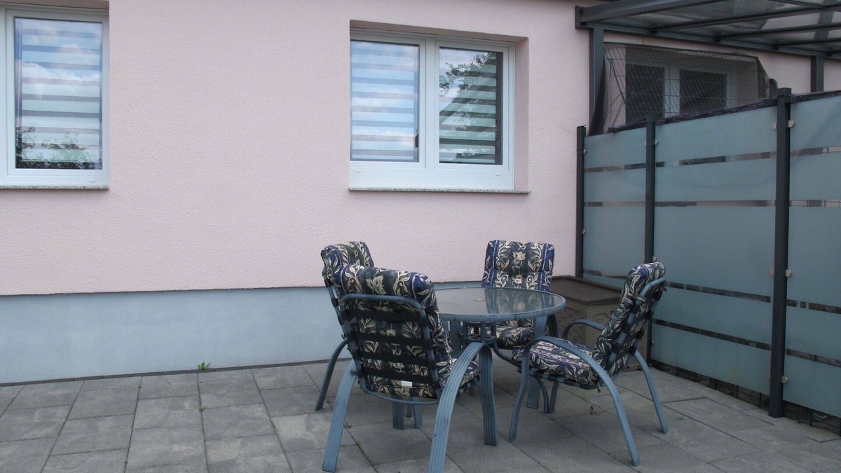 Raben Steinfeld House | Stunning villa for 4 guests with WIFI, TV and terrace