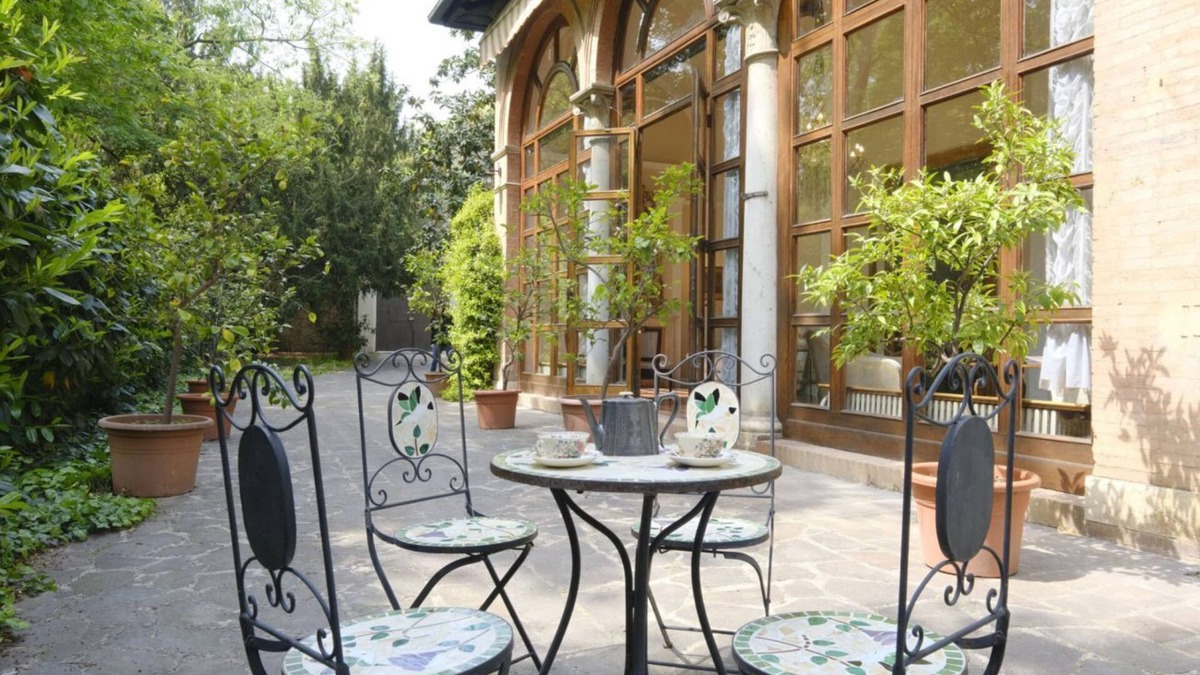 Addizione Erculea Apartment | Stunning villa divided over three levels (ground, first and second), WITHOUT lift. There are internal stairs to access the upper floors.In 410 square meters of space it comfortably accommodates 12 people.Detached villa with a private garden surrounded by