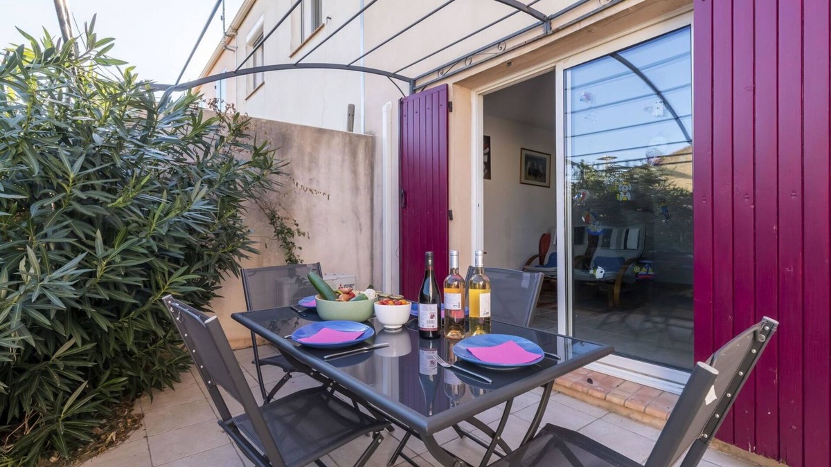 Aigues-Mortes House | Stunning villa for 4 guests with A/C, WIFI, TV and terrace