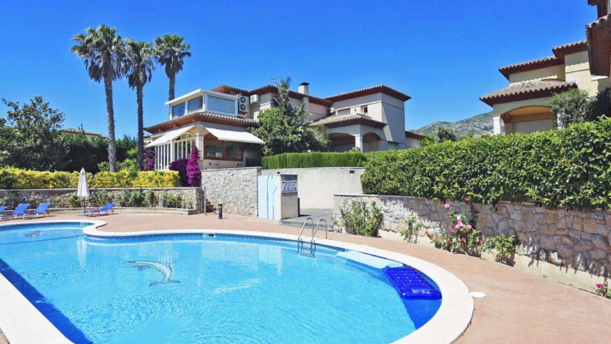 Bonmont Terres Noves House | Stunning villa for 6 people with pool, A/C, TV, terrace and parking