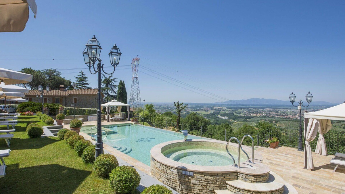 Giugnano Villa | Stunning villa for 5 people with A/C, pool, WIFI, TV and panoramic view