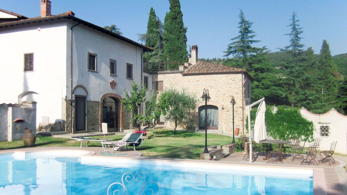 Pieve al Bagnoro House | Stunning villa for 2 guests with pool, TV and patio