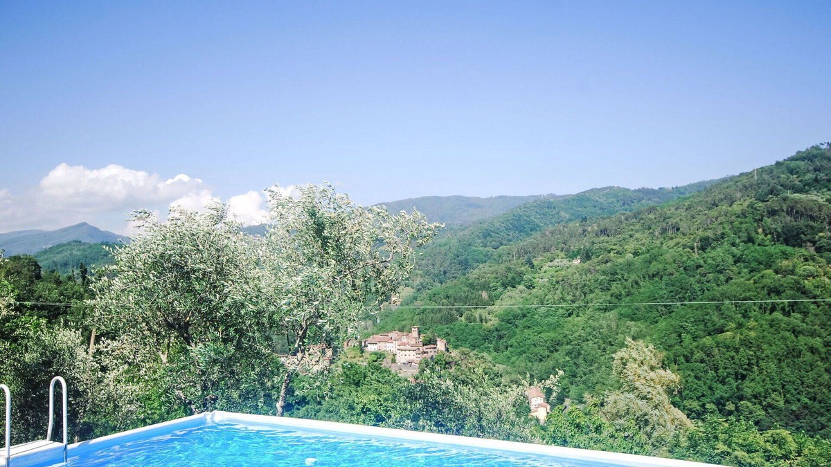 Pescia Villa | Stunning villa for 2 guests with WIFI, private pool, panoramic view and parking