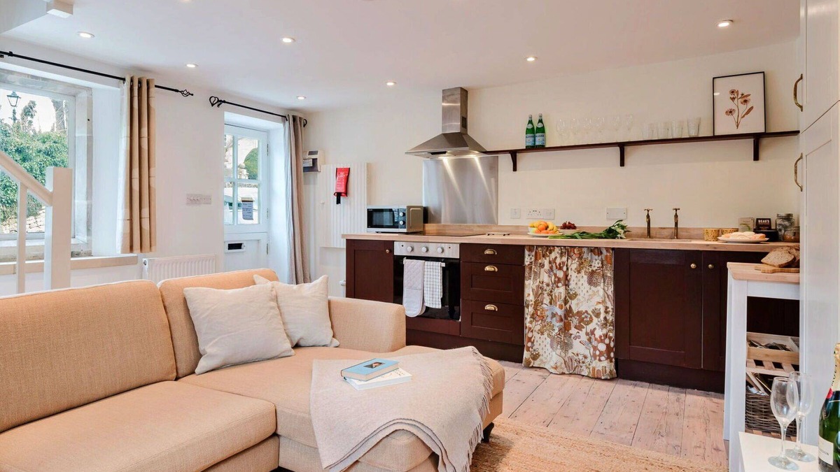 Painswick House | Stunning villa for 2 people with WIFI and pets allowed