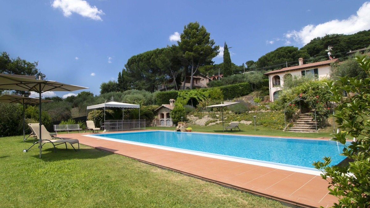 Magione Villa | Stunning villa for 4 guests with A/C, private pool, WIFI, hot tub, TV and patio