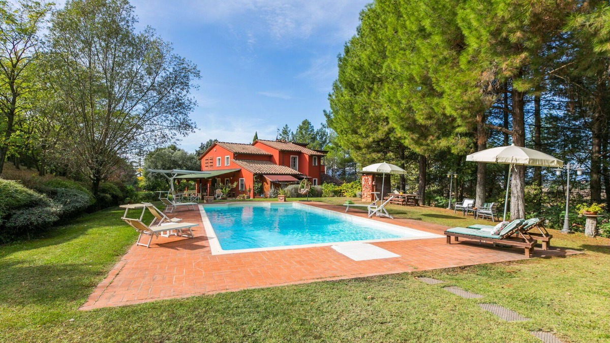 Fucecchio Villa | Stunning villa for 4 people with private pool, WIFI, TV and parking