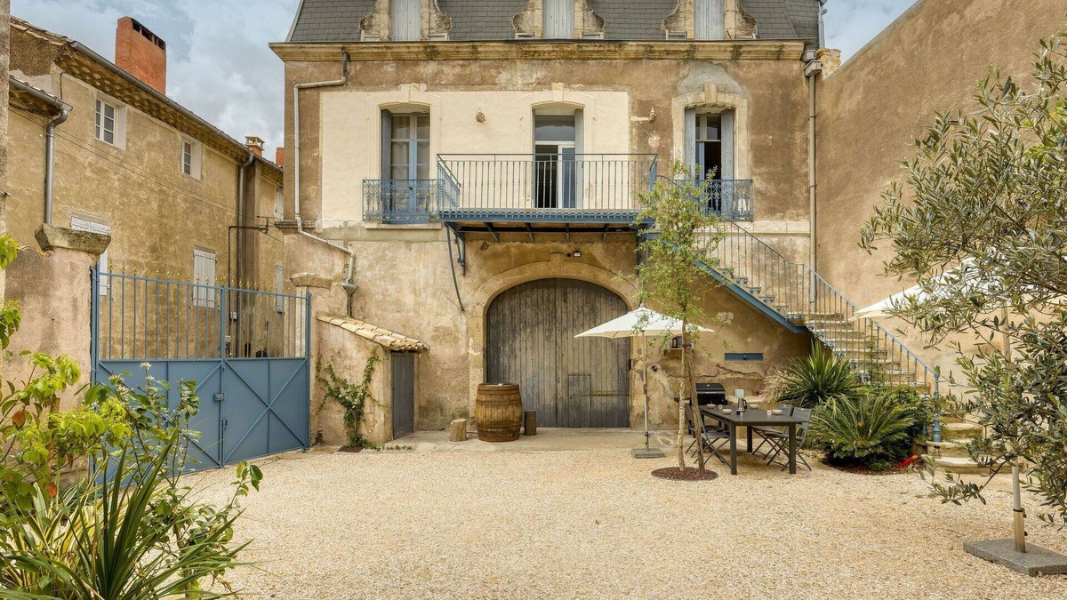 Montagnac House | Stunning villa for 6 people with WIFI, A/C, private pool, TV, terrace and parking