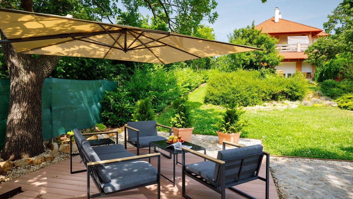 Revfulop Villa | Stunning villa for 6 guests with WIFI, TV, terrace and parking