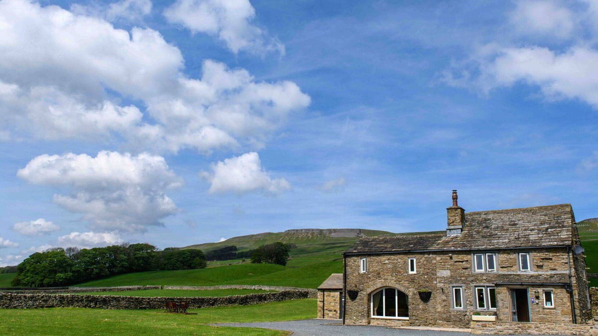Hawes House | Stunning villa for 6 people with WIFI, terrace and pets allowed