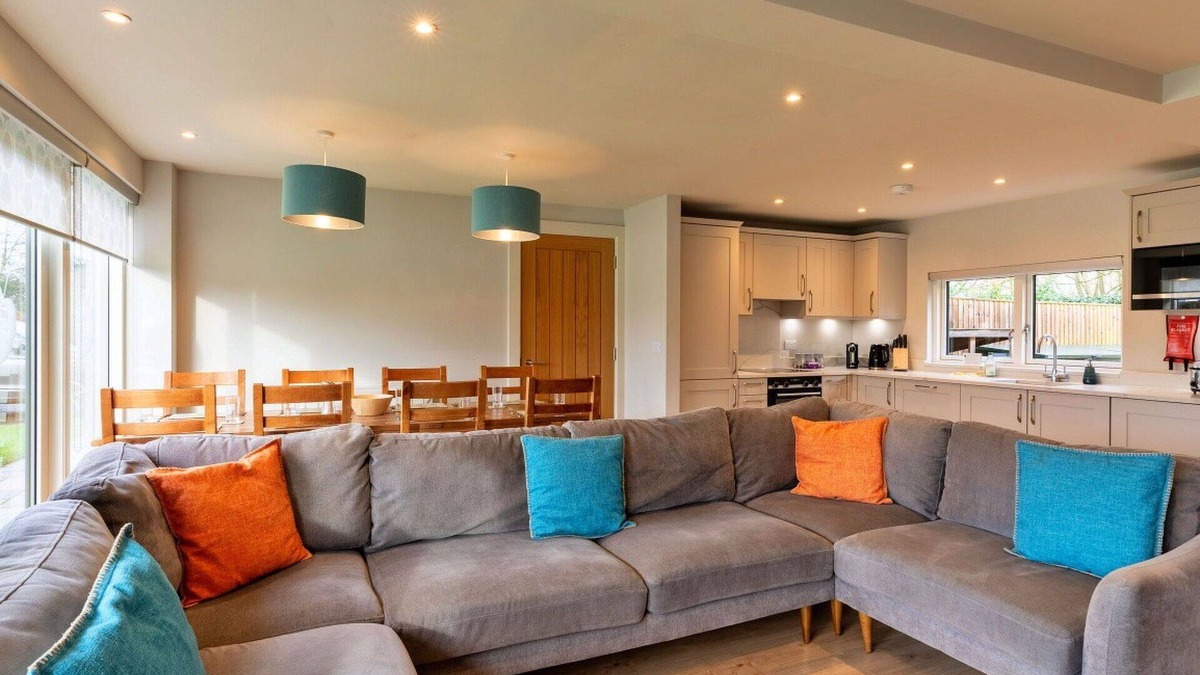 Dorsington House | Stunning villa for 8 guests with WIFI, TV and pets allowed