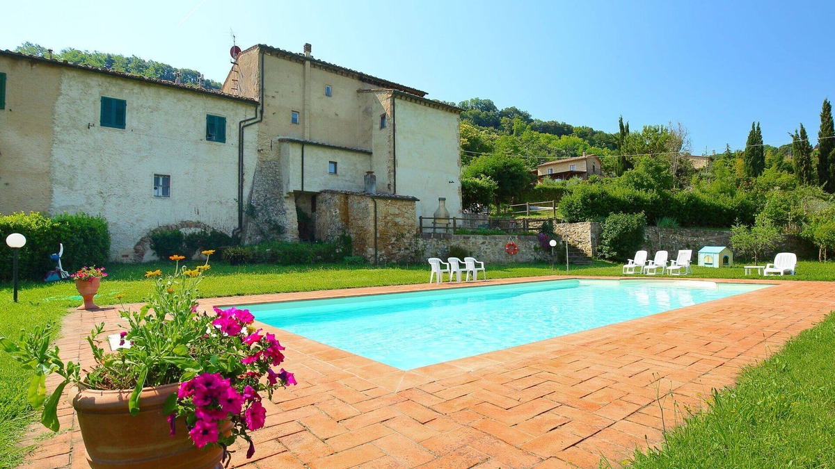 Volterra Villa | Stunning villa for 9 people with WIFI, private pool, TV, patio, pets allowed and panoramic view