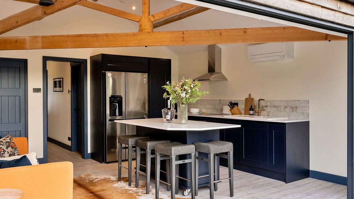 Hawling House | Stunning villa for 6 people with hot tub, WIFI and terrace