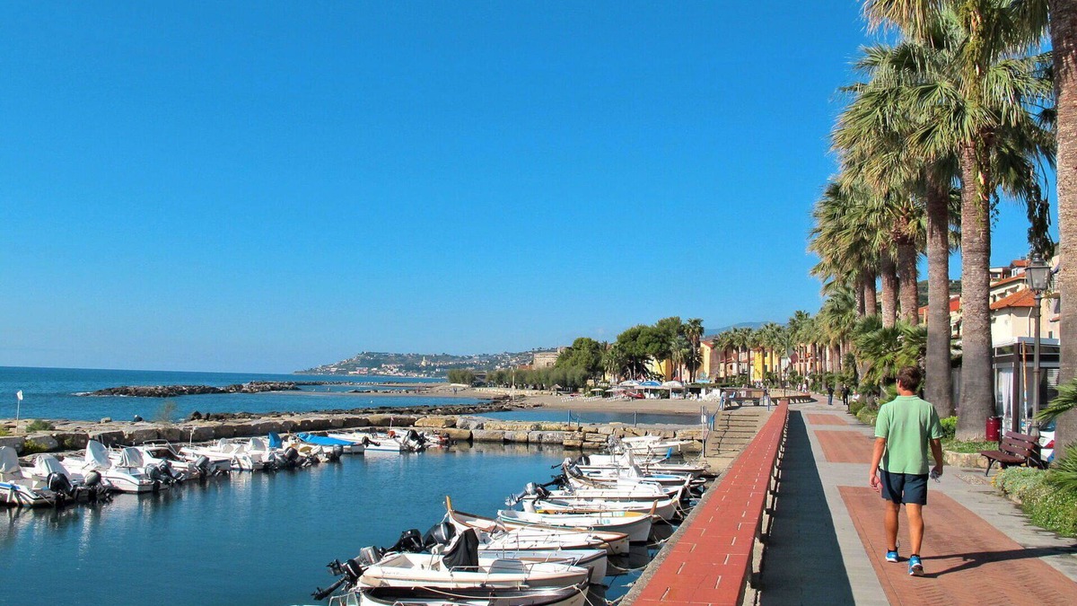 Riva Ligure House | Stunning villa for 7 people with WIFI, TV and balcony