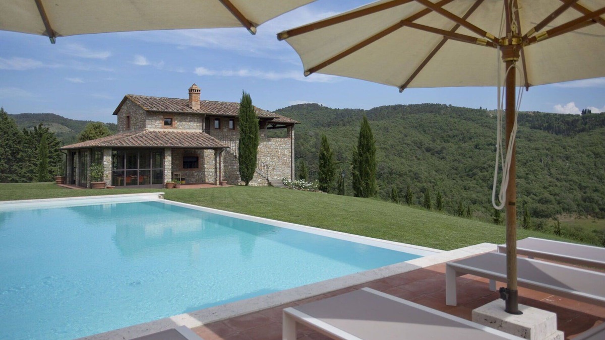 Gaiole in Chianti Villa | Stunning villa for 16 guests with private pool, A/C, WIFI, TV, patio and panoramic view