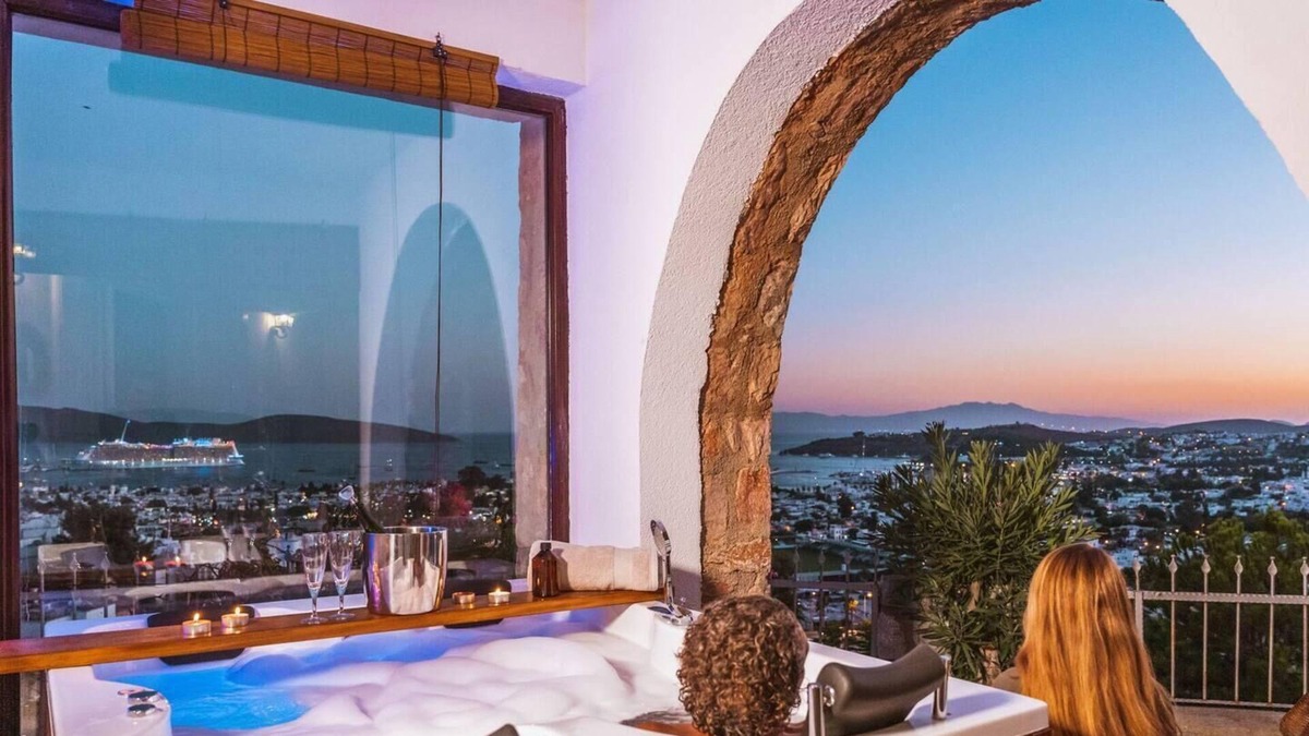 Bodrum City Center Villa | Stunning Villa in Bodrum with Jacuzzi, Bodrum