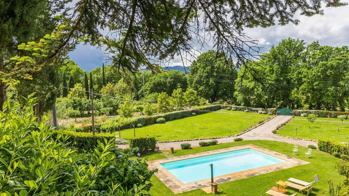 Montevarchi Villa | Stunning villa with private pool, WIFI, TV, terrace, pets allowed, panoramic view and parking