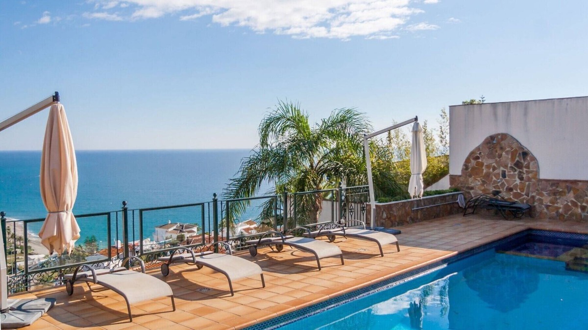 Punta Lara Villa | Stunning Villa with Private Pool and Sea Views - Vista Lara Canovas