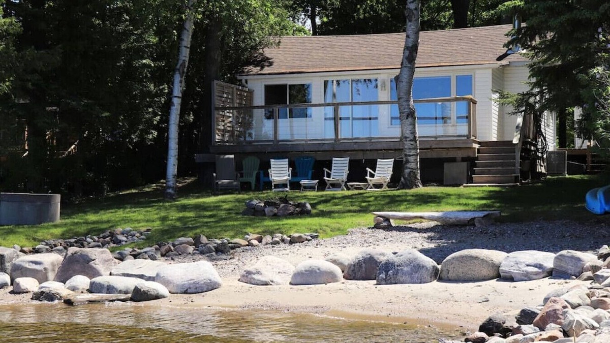 Port McNicoll Cottage | Stunning Waterfront Cottage & Bunkie!