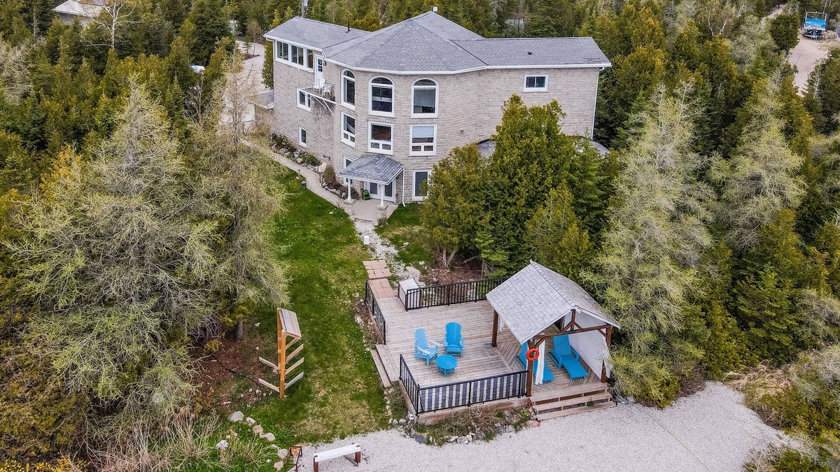 Stokes Bay Cottage | Stunning waterfront w/ spa + dog run
