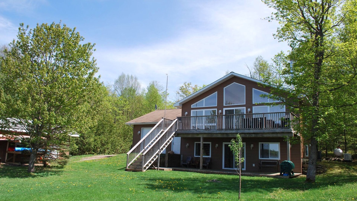 McMurrich/Monteith Cottage | Stunning Waterfront Cottage on Bear Lake – Your Year-Round Getaway