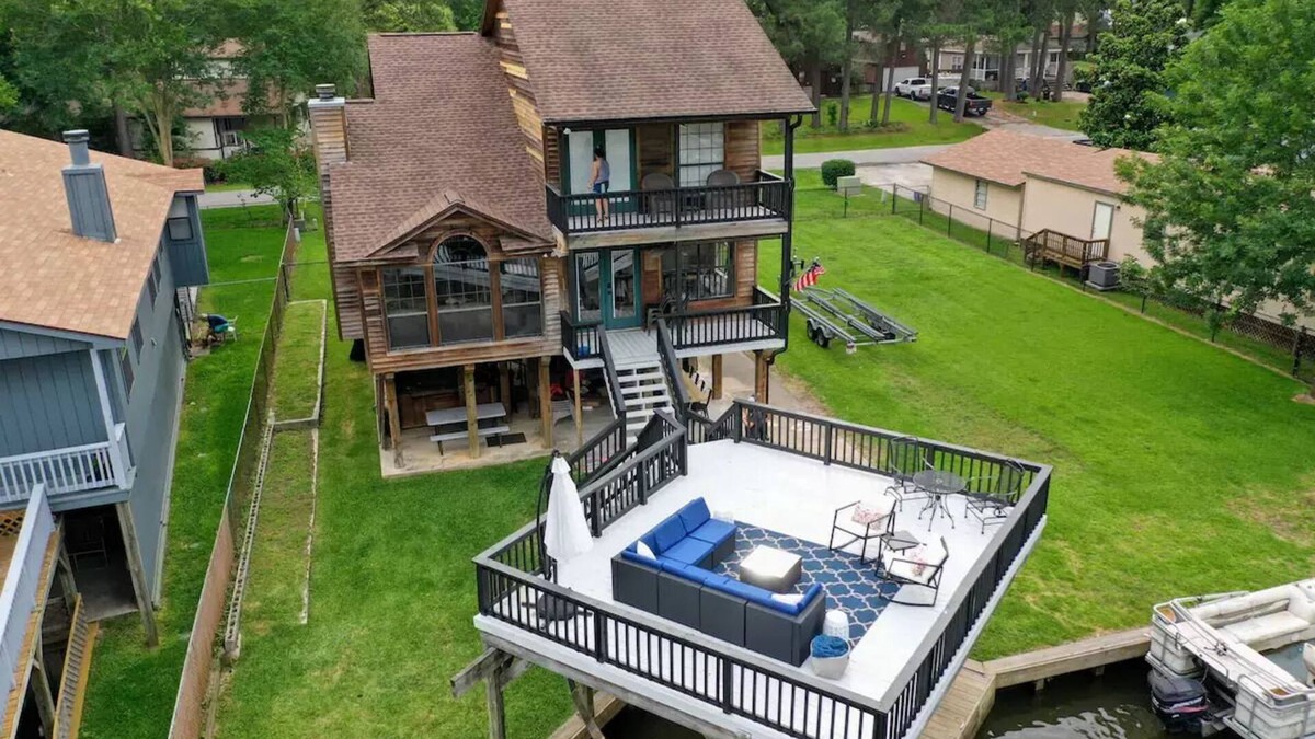 Willis House | Stunning Waterfront Lakehouse at Shadow Bay