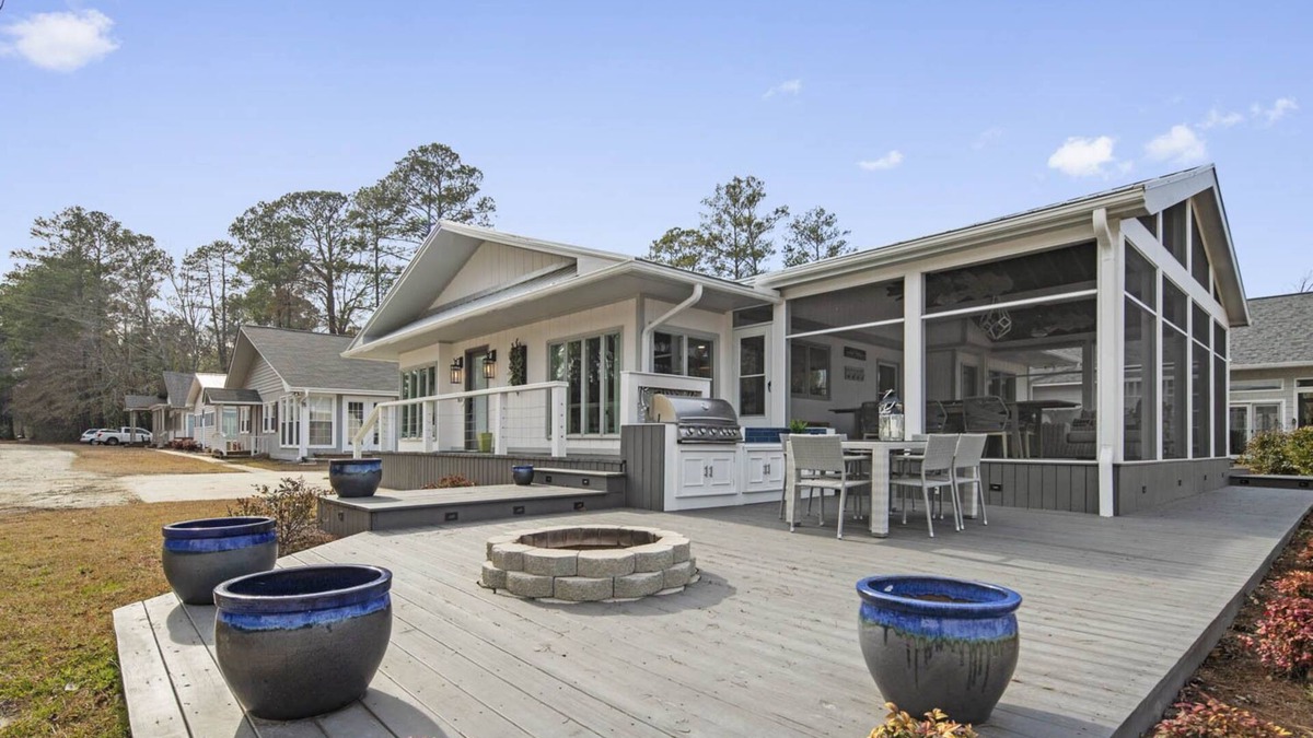 White Lake House | Stunning Waterfront Home & Panoramic Lake Views