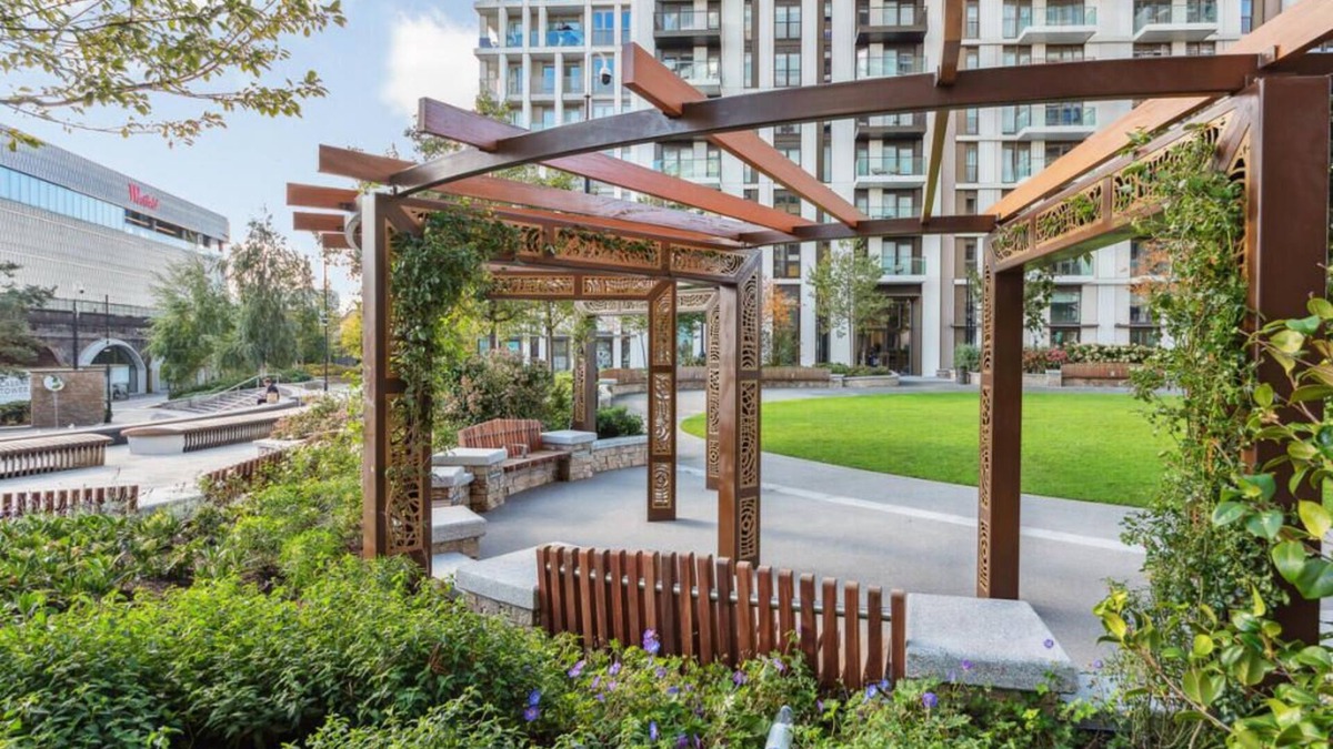 Shepherd's Bush Apartment | Stunning Westfield 2 bed
