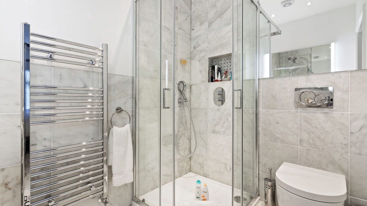 Fulham Broadway Apartment | Stunningly Decorated 3BD Flat in Fulham