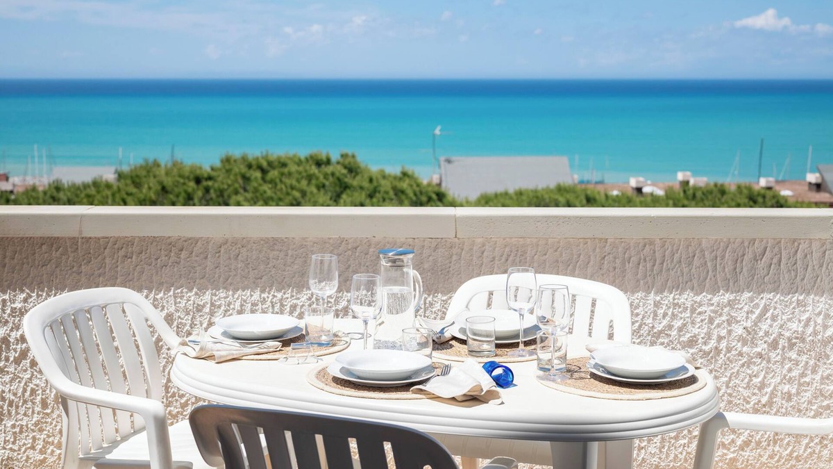 San Vincenzo Apartment | Stupenda Vista Mare, Silenzioso Appartamento a Pochi Minuti dal Centro