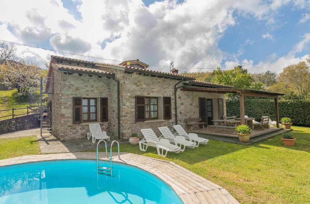 Castellina Marittima House | Stupendo rustico in pietra
