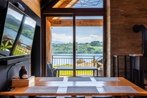 Czorsztyn Villa | Stylchyn Park-Apartament z Widokiem na Jezioro Czorsztyńskie - by Upstairs