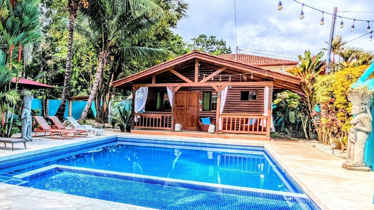 Barrio Las Parcelas Cabin | Style and Comfort: Tropical Studio Cabina A/C Pool