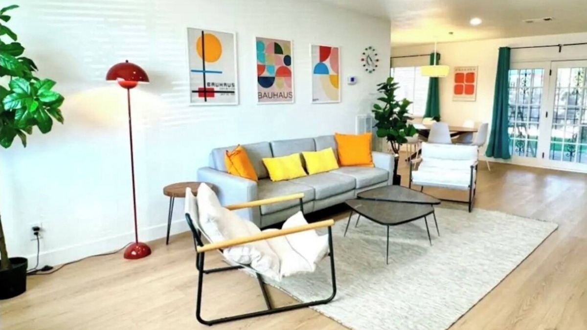 Paradise House | Style chic Vegas airport strip 5 mils 6 mils strip 4bd +home theater